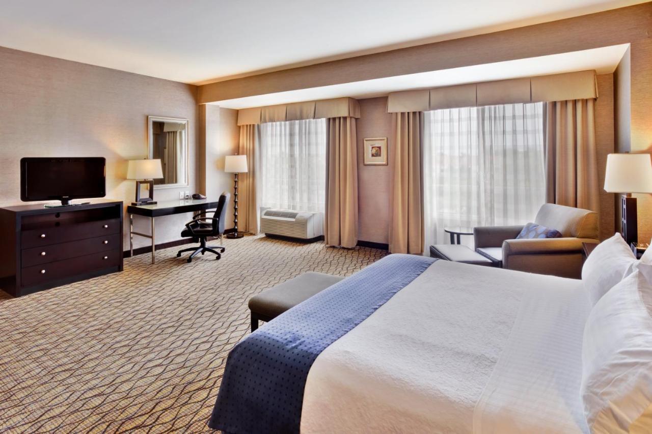 HOLIDAY INN HOTEL DETROIT METRO AIRPORT, AN IHG HOTEL ROMULUS, MI 3*  (United States) - from US$ 150 | BOOKED